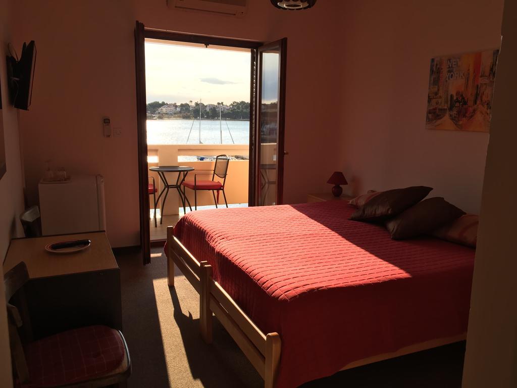 פטרצ'אנה Guest House Punta Grzan חדר תמונה